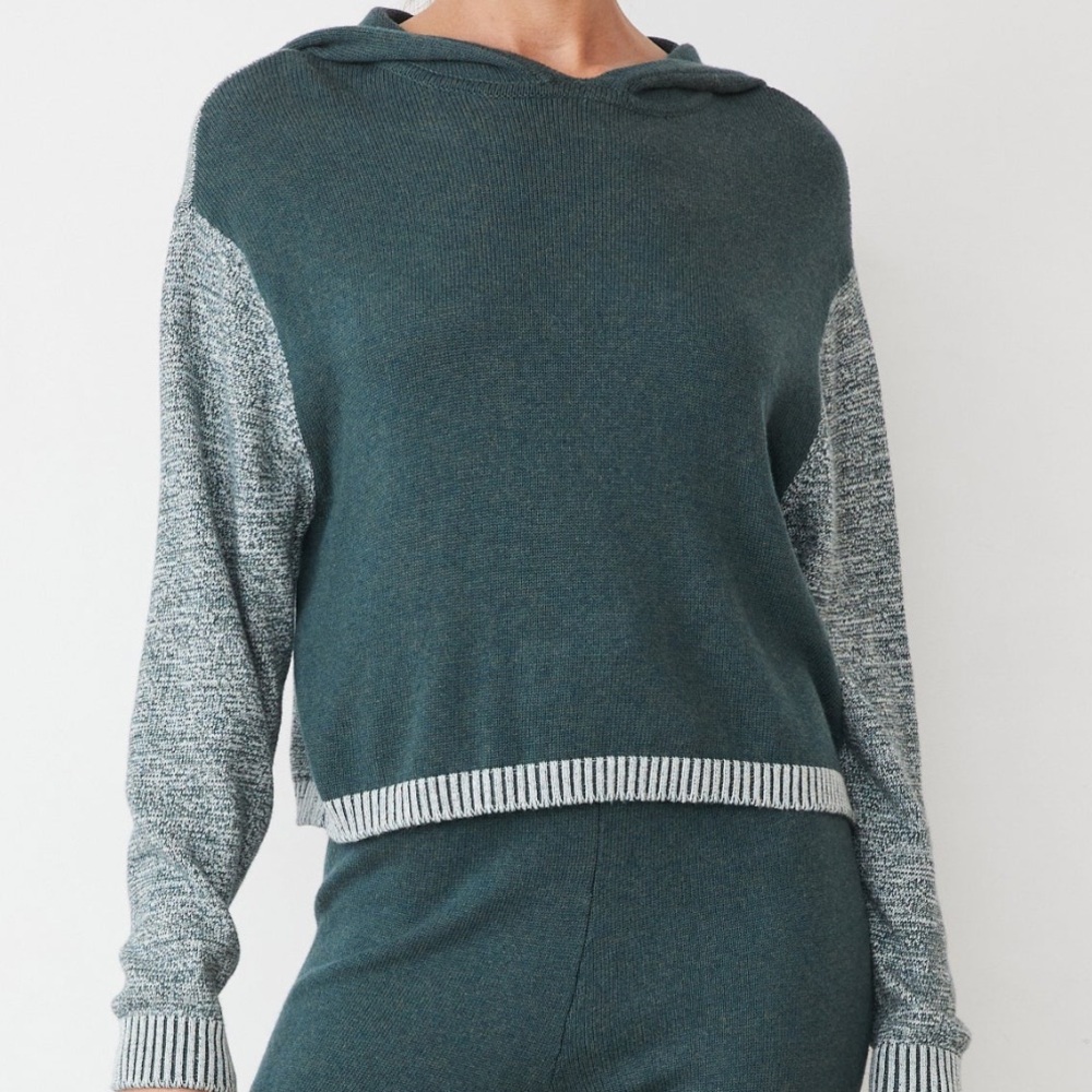 Monrow Organic Cotton Colorblock
Hunter Green Hooded Cashmere Blend Sweater M
